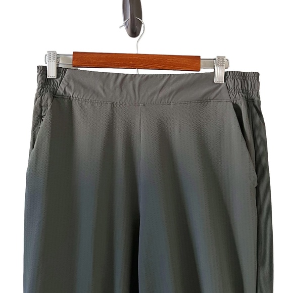 Athleta Textured Brooklyn Jogger In Military Olive Green Size 10 - Picture 4 of 16